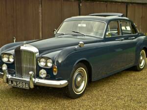 Image 5/50 of Bentley S 3 Continental Flying Spur (1963)