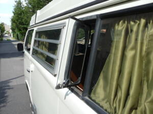 Image 13/126 of Volkswagen T2b Westfalia (1973)