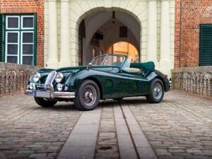 Image 8/29 de Jaguar XK 140 DHC (1955)