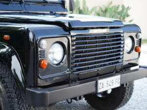 Bild 27/97 von Land Rover Defender 90 Td5 (2000)