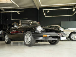 Image 2/89 de Alfa Romeo 1.6 Spider (1988)