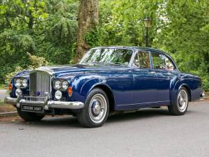 Image 2/44 of Bentley S 3 Continental Flying Spur (1964)