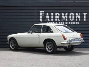 Image 9/36 of MG MGC GT (1969)