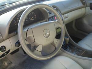 Imagen 35/50 de Mercedes-Benz CLK 230 Kompressor (2002)