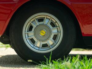 Afbeelding 25/50 van Ferrari 308 GT4 (1975)