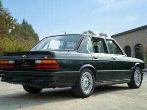 Immagine 6/50 di BMW M 535i (1985)