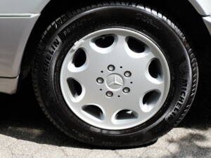 Image 45/69 of Mercedes-Benz E 320 (1994)