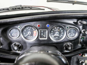 Imagen 22/50 de MG MGB GT (1975)