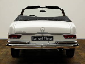 Image 7/25 of Mercedes-Benz 300 SE (1963)