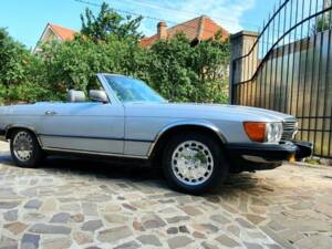 Bild 9/22 von Mercedes-Benz 380 SL (1984)