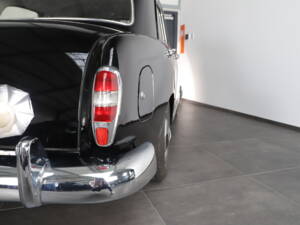 Image 29/37 of Mercedes-Benz 180 Db (1961)