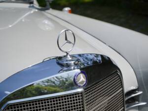 Image 16/22 of Mercedes-Benz 190 Db (1961)