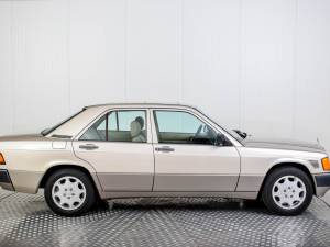 Afbeelding 34/50 van Mercedes-Benz 190 D 2.5 Turbo (1989)