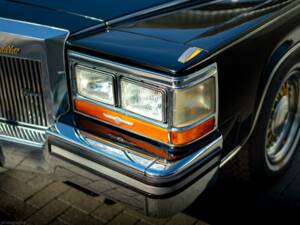 Bild 2/38 von Cadillac Brougham Elegance (1988)