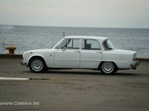 Image 4/27 de Alfa Romeo Giulia Super 1.3 (1974)