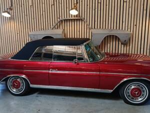 Image 2/10 of Mercedes-Benz 220 SE b (1962)