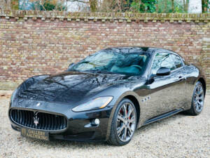 Bild 13/50 von Maserati GranTurismo S (2010)
