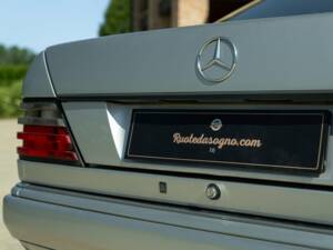 Image 23/50 de Mercedes-Benz E 200 (1995)