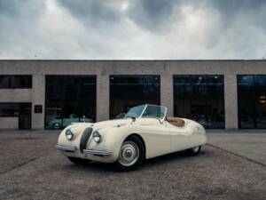 Image 8/45 of Jaguar XK 120 OTS (1950)