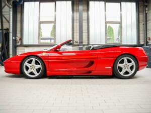 Bild 7/7 von Ferrari F 355 Spider (1995)