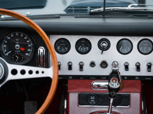 Image 6/21 of Jaguar E-Type 3.8 Flat Floor (1961)