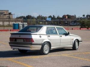 Immagine 3/6 di Alfa Romeo 75 2.0 Twin Spark (1992)