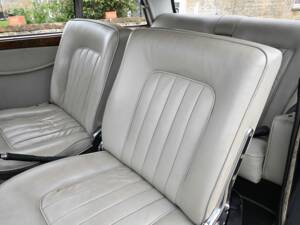 Image 24/40 of Bristol 410 (1968)