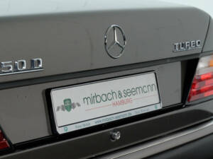 Image 9/40 of Mercedes-Benz 250 TD (1990)