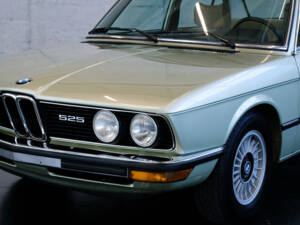 Image 8/24 of BMW 525 (1977)