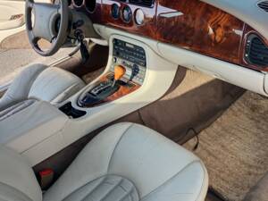 Immagine 19/39 di Jaguar XK8 4.0 (1998)