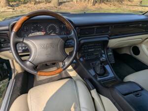 Image 25/64 of Jaguar XJR 4.0 Supercharged (1995)