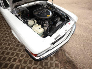 Image 17/85 of Mercedes-Benz 560 SL (1986)