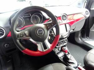 Bild 9/10 von Opel Adam 1.0 (2017)