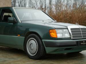 Bild 13/50 von Mercedes-Benz 200 D (1990)