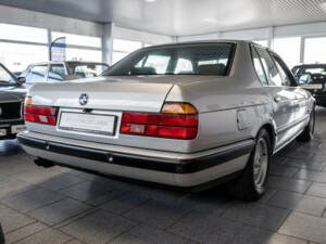 Image 2/17 of BMW 730i (1993)