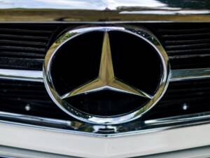 Image 29/46 of Mercedes-Benz 250 SL (1967)