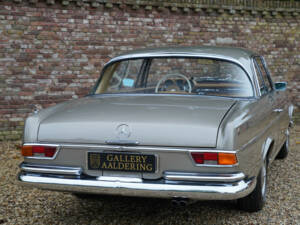 Image 21/50 of Mercedes-Benz 280 SE (1968)