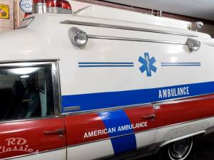 Image 10/50 de Cadillac Fleetwood 60 Ambulance (1975)