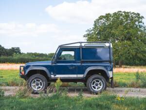 Bild 15/50 von Land Rover 90 (1988)