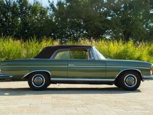 Image 5/50 of Mercedes-Benz 220 SE b (1964)