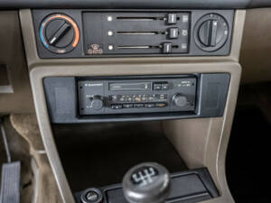 Immagine 12/25 di BMW 520i (1984)