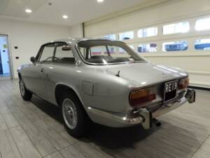 Image 3/15 of Alfa Romeo 2000 GT Veloce (1971)