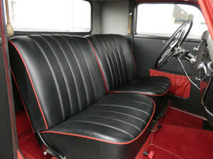 Imagen 9/19 de Mercedes-Benz 220 (1951)