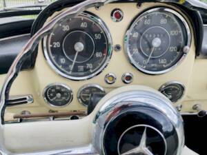 Image 20/34 of Mercedes-Benz 190 SL (1960)