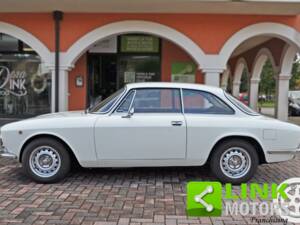 Afbeelding 2/10 van Alfa Romeo Giulia GT 1300 Junior (1972)