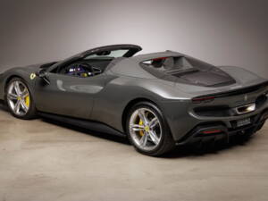 Image 9/42 de Ferrari 296 GTS (2024)