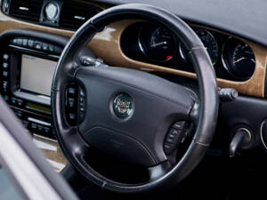 Immagine 4/8 di Jaguar XJR (2003)