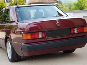 Imagen 5/6 de Mercedes-Benz 190 E 1.8 (1992)