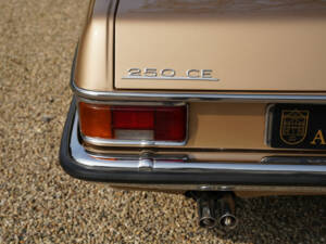 Image 24/50 of Mercedes-Benz 250 CE (1972)