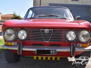 Imagen 2/42 de Alfa Romeo 2000 GTV (1971)